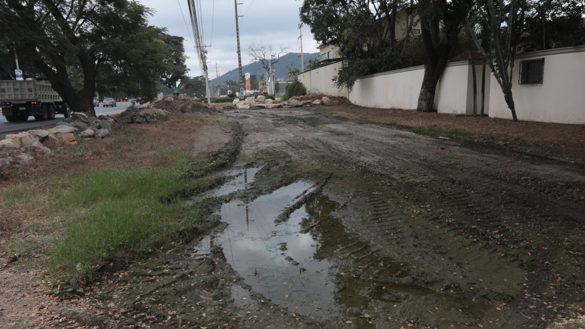 Con estas aguas negruzcas lidia Colinas del Bosque. La empresa asegura que no hay desperfectos.