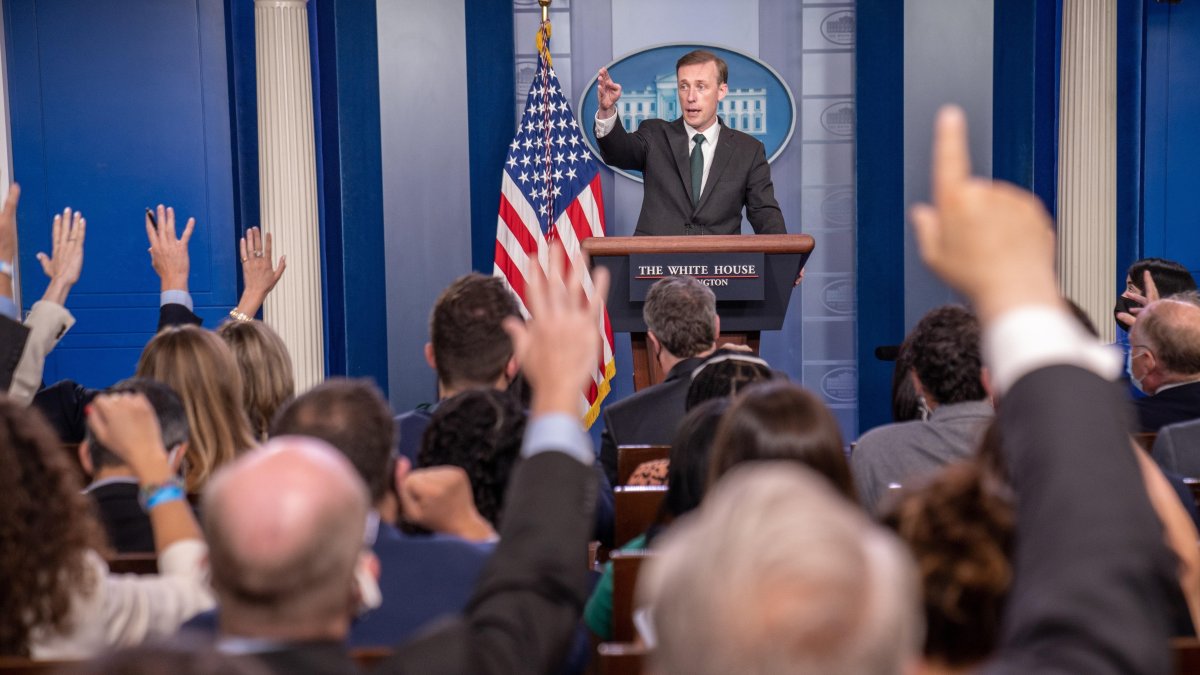 Jake Sullivan, asesor de seguridad nacional del presidente de Estados Unidos, Joe Biden, habla en una rueda de prensa en la Casa Blanca, en Washington (EE.UU.).