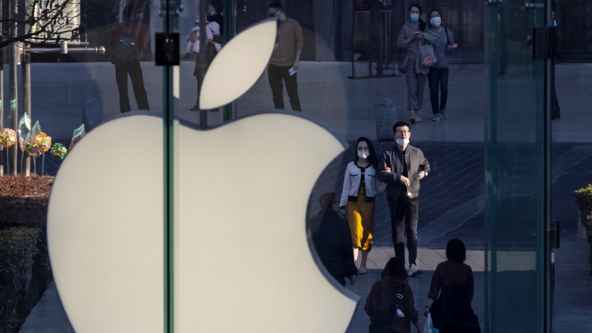 La tecnológica Apple se ha disparado en bolsa bajo el mando de Tim Cook, quien desde su llegada al puesto de consejero delegado, en 2011, ha contribuido a elevar su capitalización de 350.000 millones a los 2,48 billones que se registraban este miércoles.