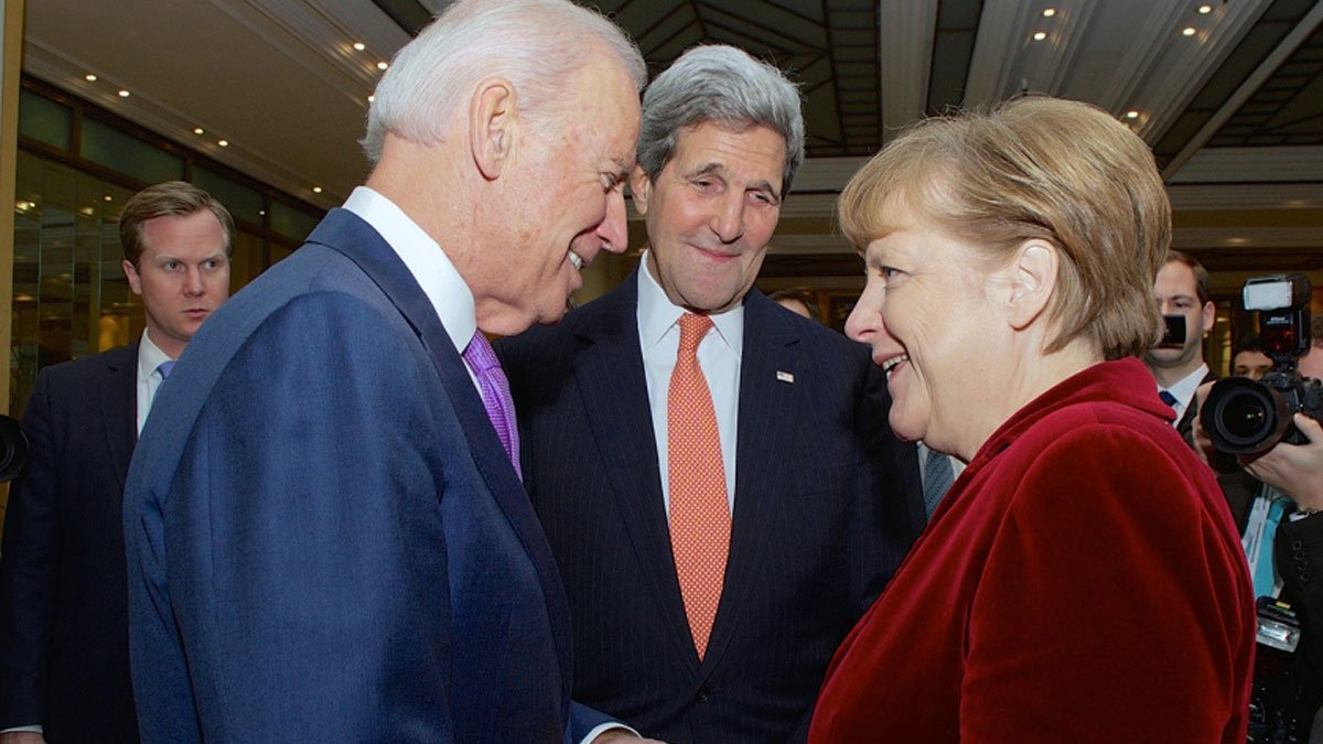 Joe Biden y Angela Merkel.