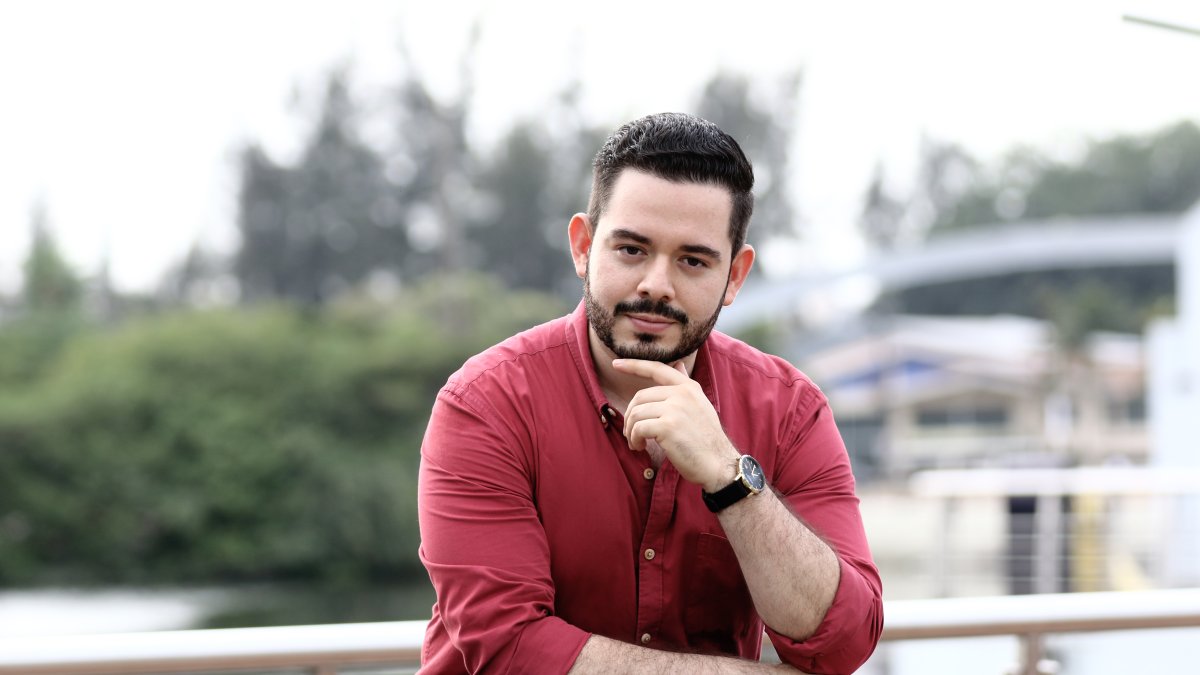 Carlos Sacoto se considera una persona con buen humor fuera de cámaras.