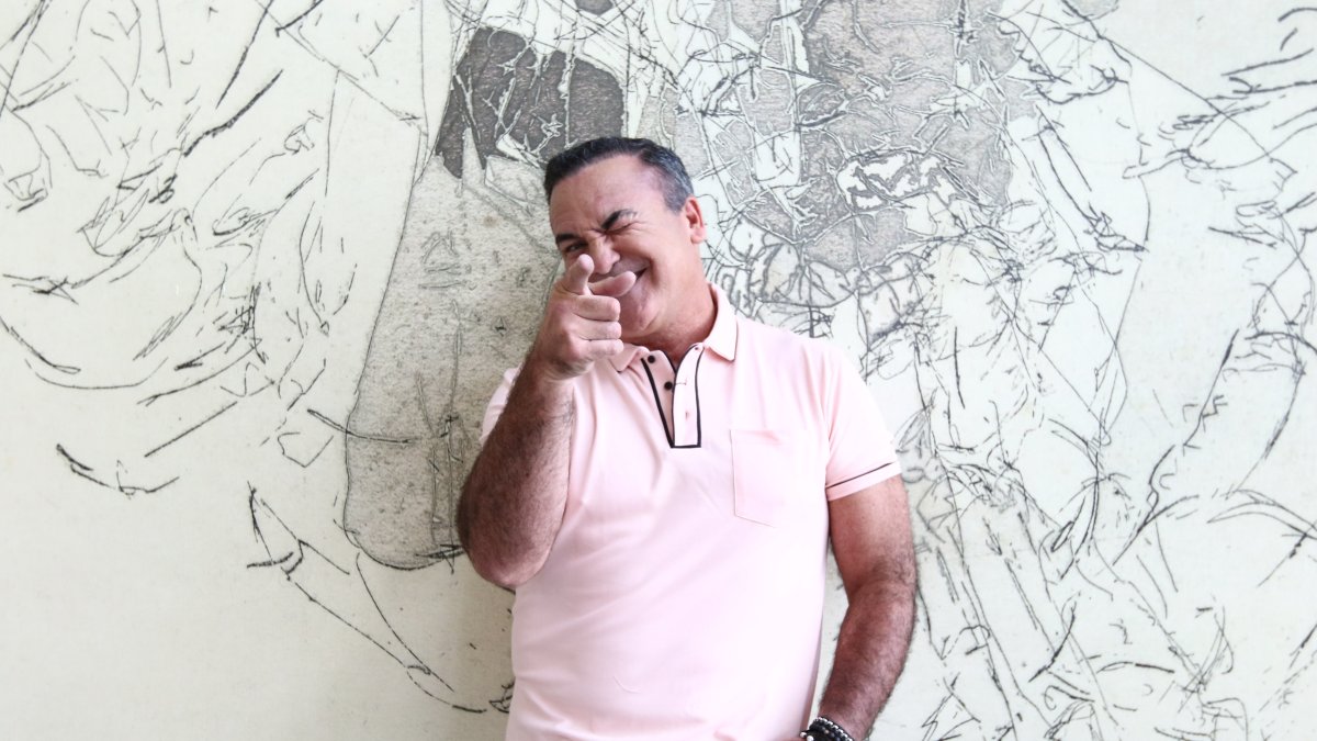 Gustavo es presentador del espacio 'Entre ellas', de TC.