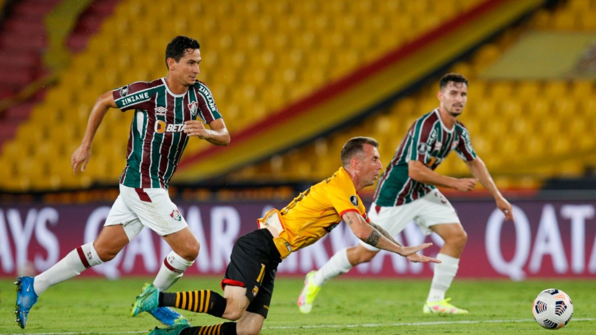 Barcelona perdió el control de las acciones, Fluminense toma la iniciativa.