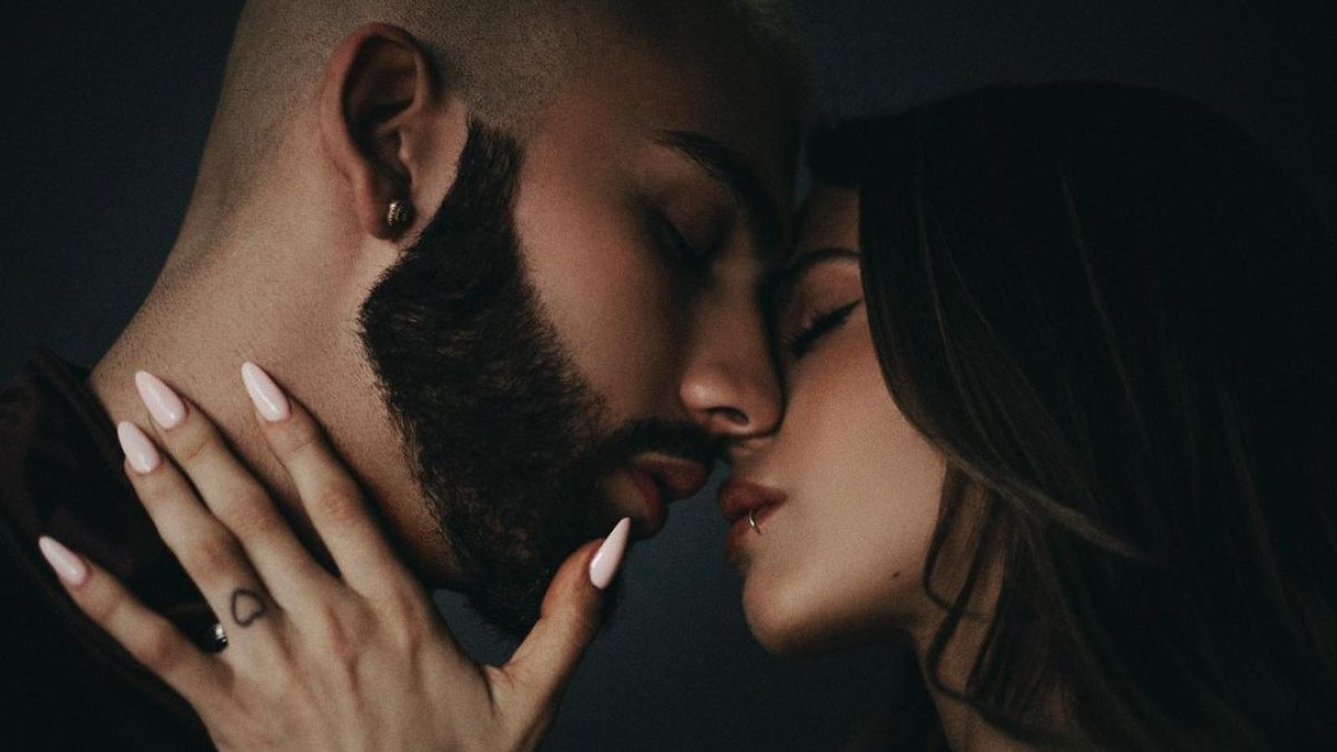 Tini presentó al lado de Manuel Turizo el tema Maldita foto que habla de una relación que se acabó, pero una de las partes aún no olvida a la otra persona del todo.