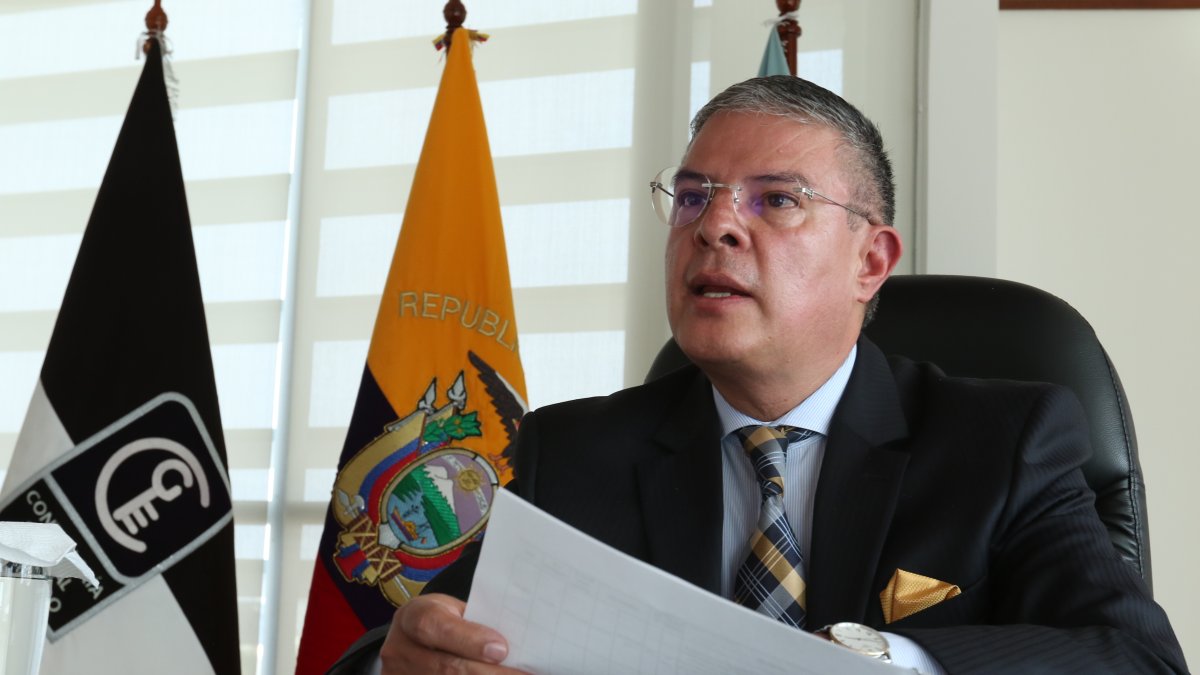 Riofrío, desde diciembre del 2018, ocupaba el cargo de director nacional de Auditoría, antes de su nombramiento como contralor encargado.