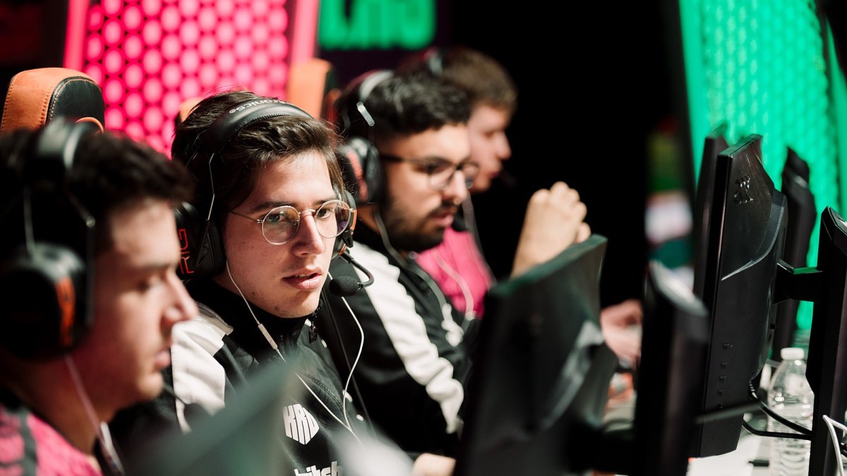 Krü Esports, equipo propiedad del futbolista argentino Sergio 'Kun' Agüero, barrió este viernes por 3-0 a Australs para ganar la final de la fase 3 del Valorant Challengers y con ello el boleto al Mundial que será en diciembre.