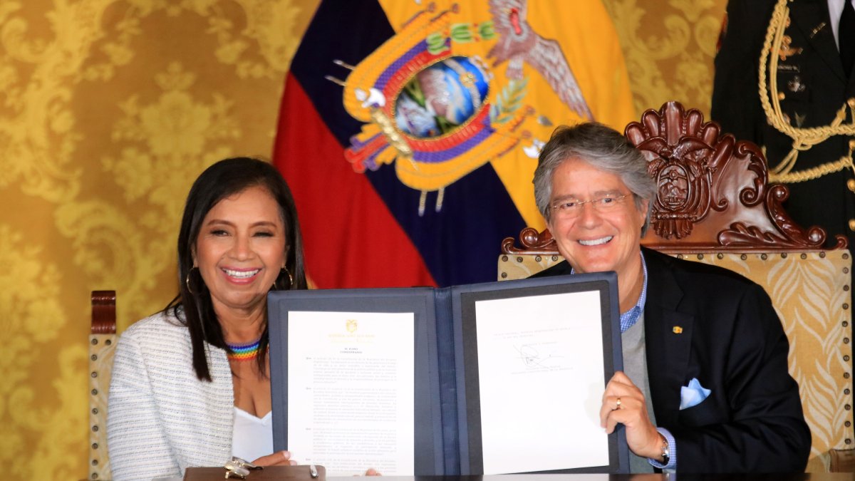 El presidente Lasso firmó el documento para la institucionalización del plantel.