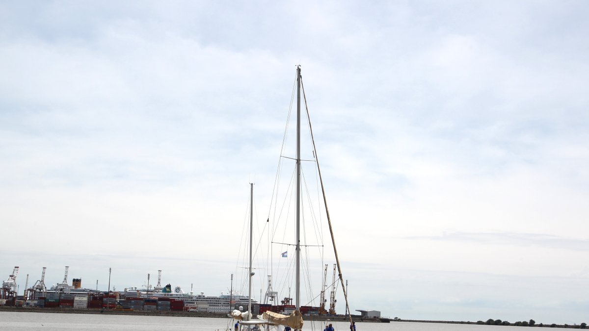 El velero Pros en Buenos Aires. EFE.