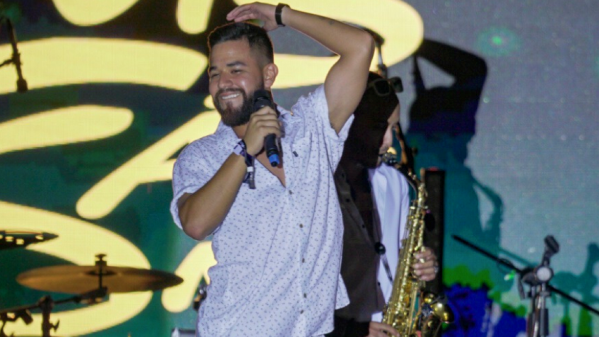Para él, la música nunca ha sido una obligación y que traspase fronteras sería un sueño cumplido, pero no es algo que retumbe fuerte en su mente.