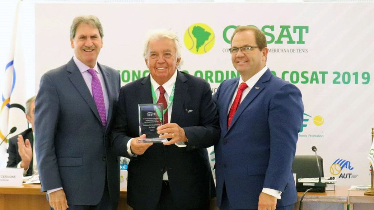 Carrera (c) estará entre los postulantes a la presidencia del COE el 4 de septiembre.