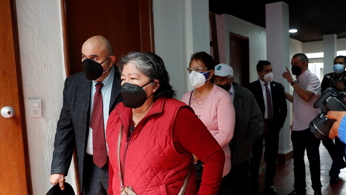 Familiares y heridos en el accidente de la linea dorada del Sistema de Transporte Colectivo (Metro)