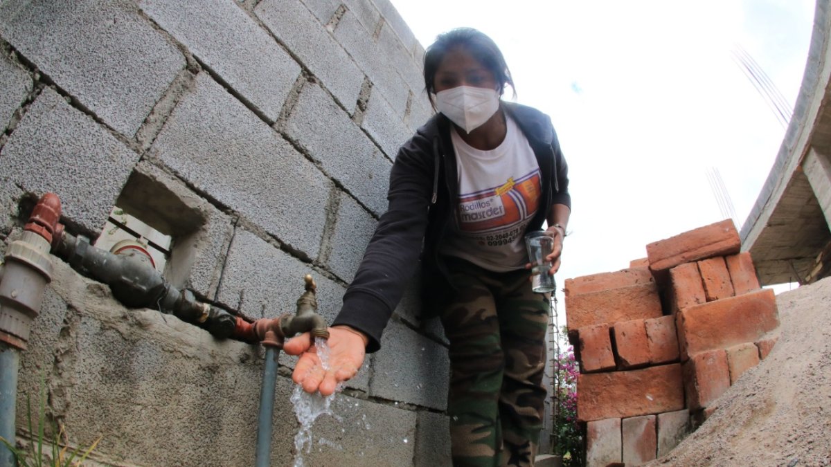 Preocupación. Los moradores del barrio La Cruz de Puembo tienen inquietudes sobre la calidad del agua.