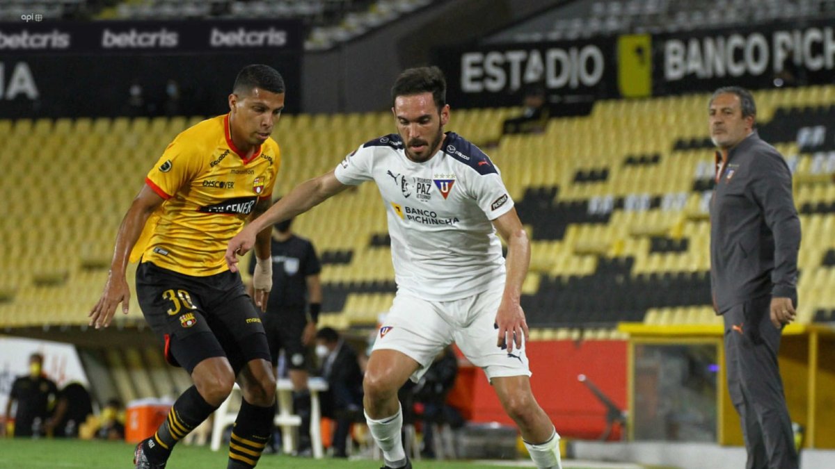 El cotejo se volvió bastante friccionado con faltas constantes.