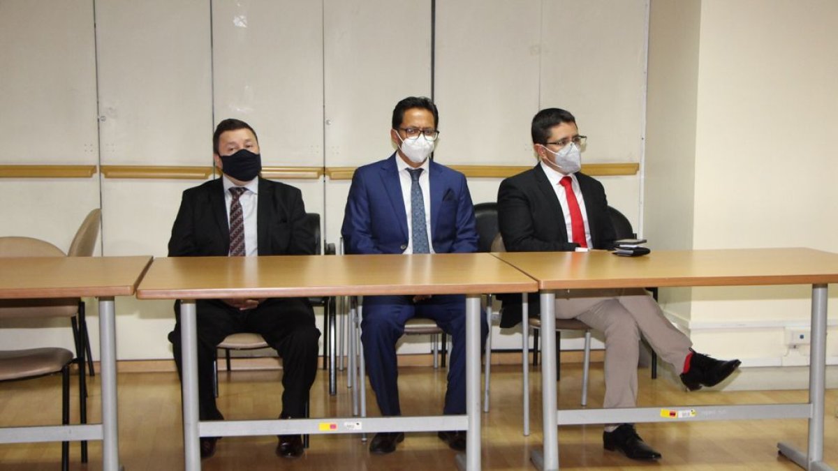 Diligencia. Stalin Raza junto con su defendido Freddy Carrión, este martes en la audiencia en la Corte.