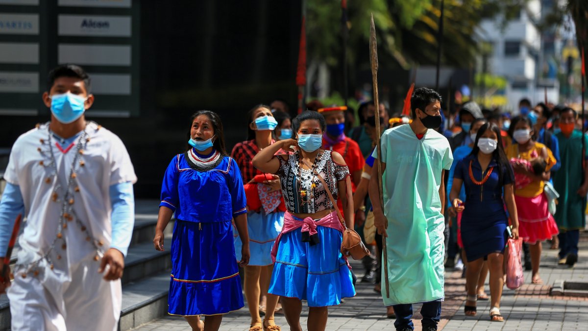 Indígenas de la nación Siekopai se manifestaron a las afueras de la Corte Nacional de Justicia (CNJ) para exigir la ratificación del derecho de mantener fuera a 