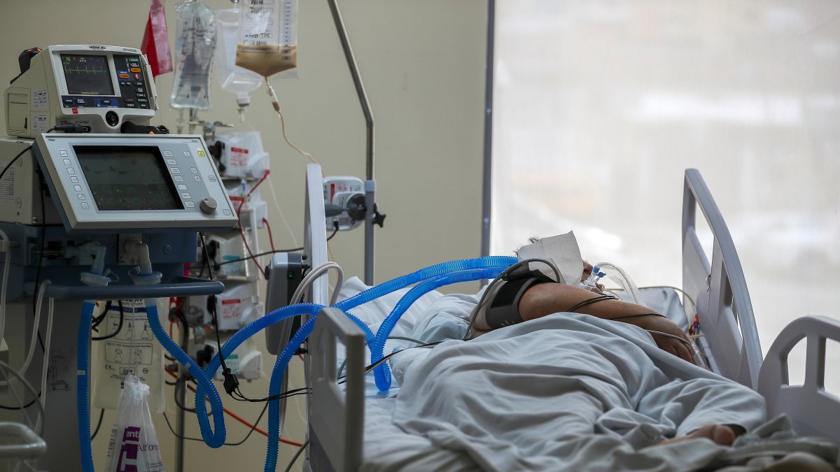 Vista de la unidad de emergencia con pacientes covid-19 en Quito (Ecuador).
