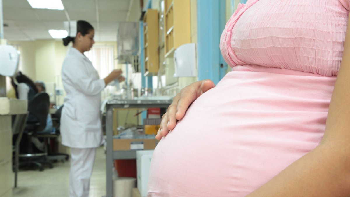 En Ecuador se registran de seis a ocho embarazos en adolescentes menores de 19 años cada día..