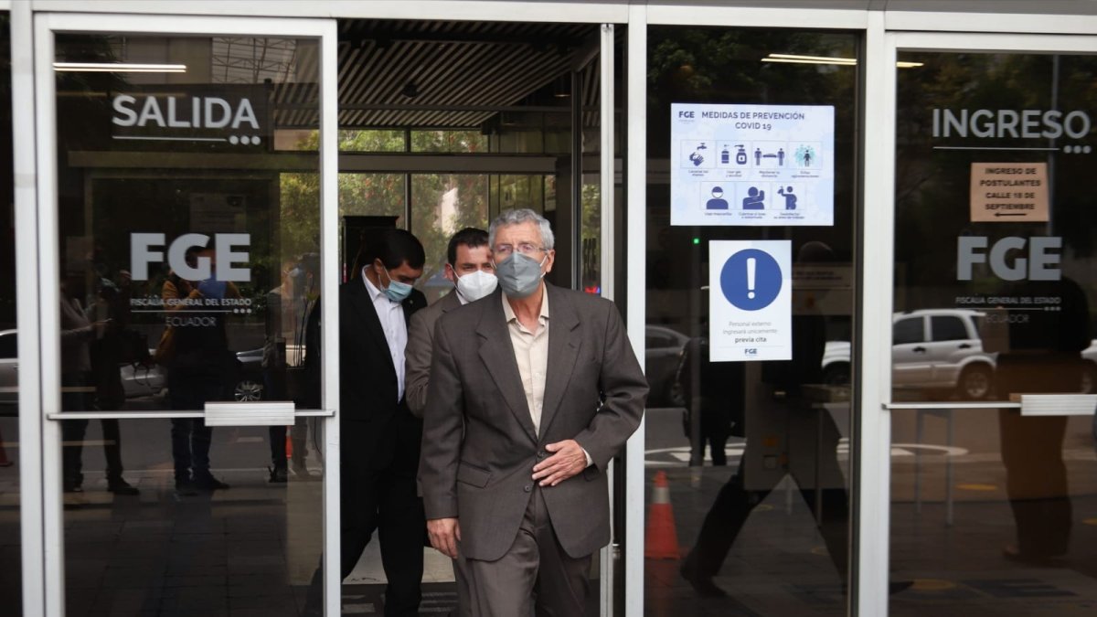 Reunión. El director del SNAI a su salida de la Fiscalía tras mantener una reunión este miércoles.