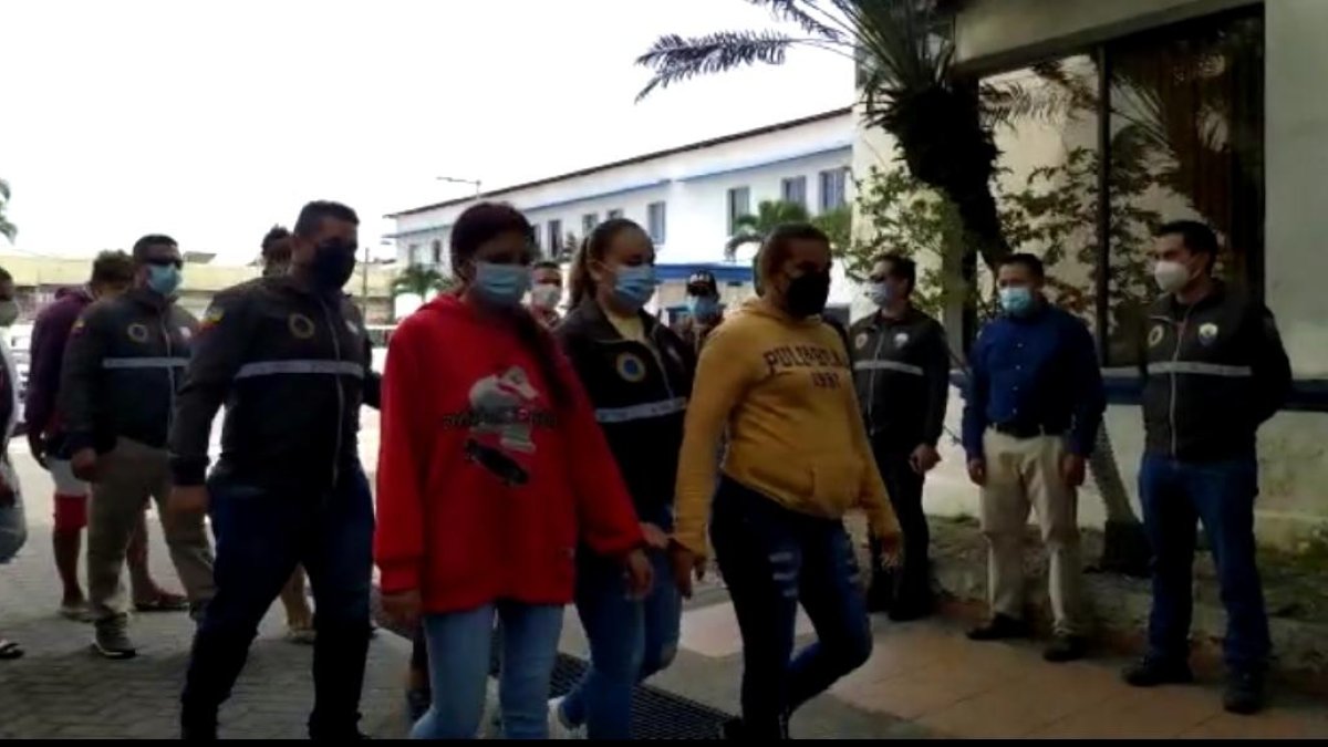 Una de las detenidas de 34 años registra antecedentes por el delito de tráfico ilícito de sustancias sujetas a fiscalización.