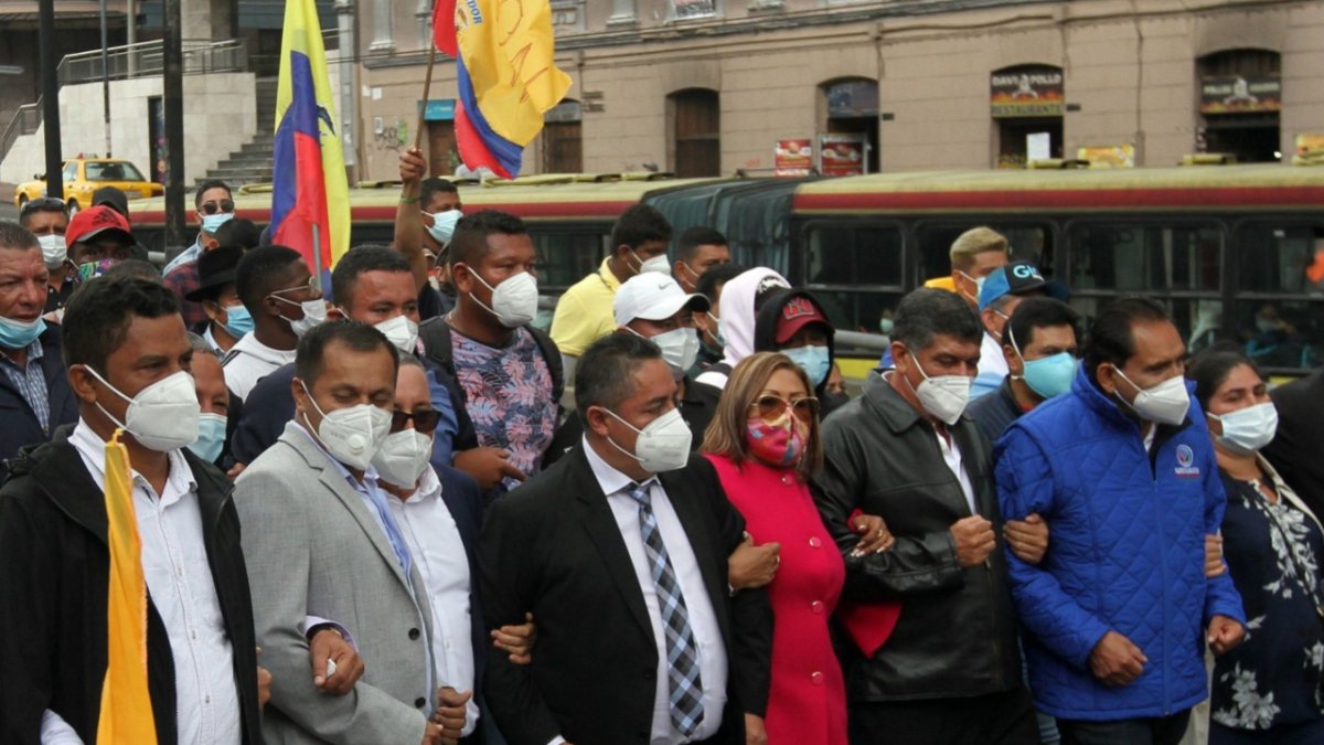 Periodo. Raúl Delgado (centro) es el presidente saliente de la AME. Encabezó las últimas movilizaciones.