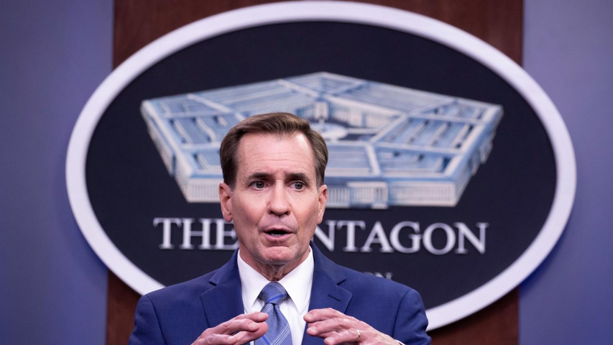 En la imagen un registro del portavoz del Pentágono, John Kirby, quien anunció este jueves que se ha producido una explosión fuera del aeropuerto de Kabul.