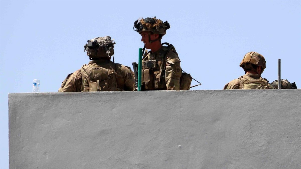 Según fuentes sanitarias afganas, más de 60 personas han muerto y 150 resultaron heridas.