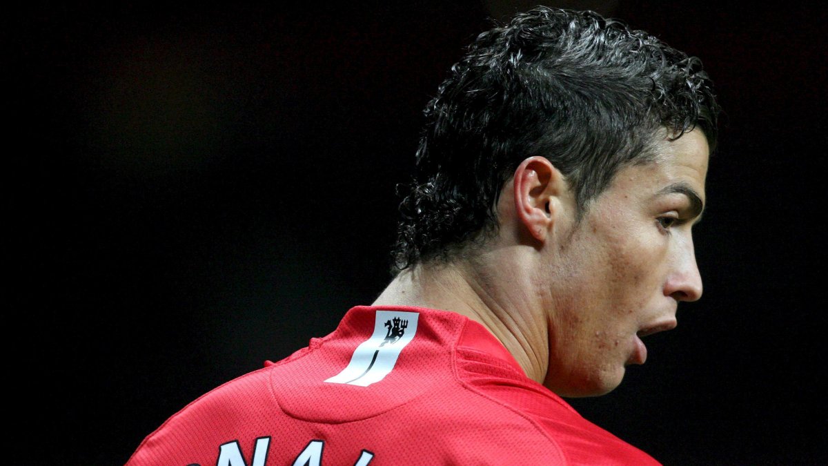 Cristiano Ronaldo en sus inicios en el Manchester United donde empezó a convertirse en leyenda, antes de ir al Real Madrid.