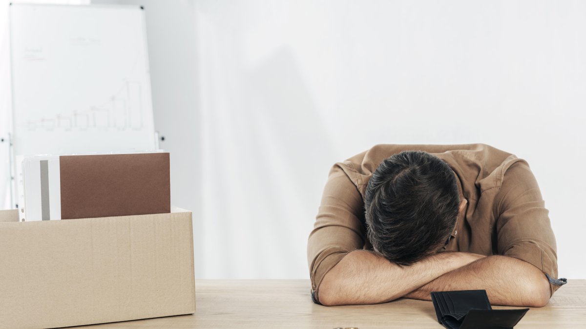 El desempleo es un factor de alerta para la salud emocional.