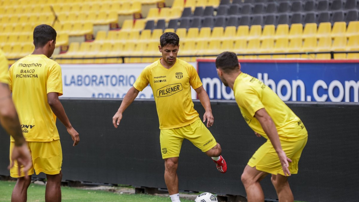 El plantel realiza su penúltimo entrenamiento en el Estadio Banco Pichincha.