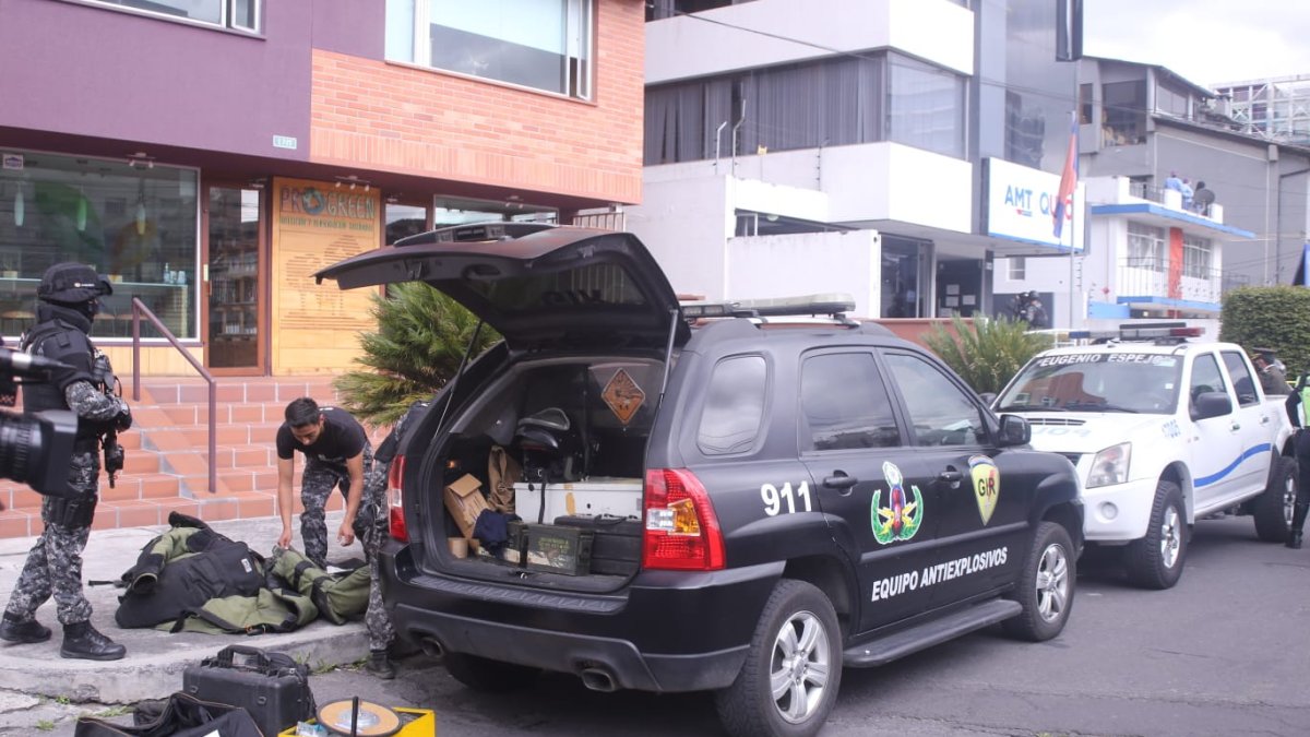 Detonación. Personal especializado de la Policía ejecutó una explosión controlada del artefacto.