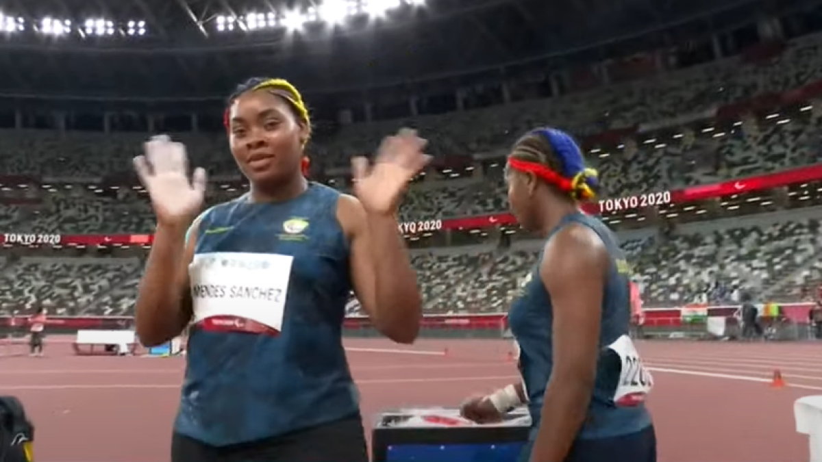 Poleth Mendes (i) se quedó con la medalla de oro en Juegos Paralímpicos, mientras que su hermana Anaís (d) consiguió bronce.