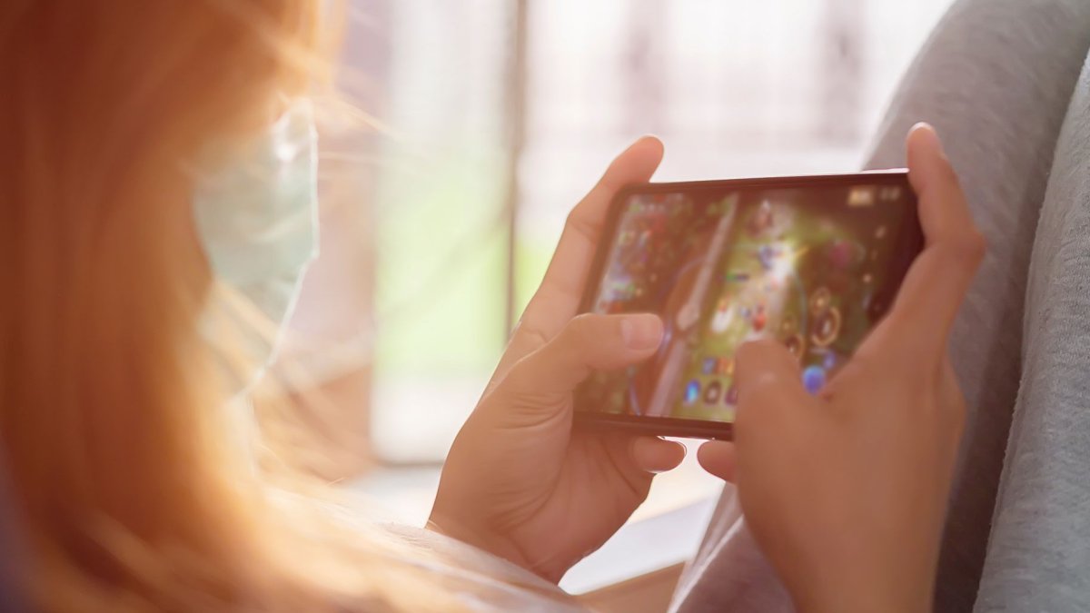 El documento prohíbe a las compañías de videojuegos en línea que den ese tipo de servicios 