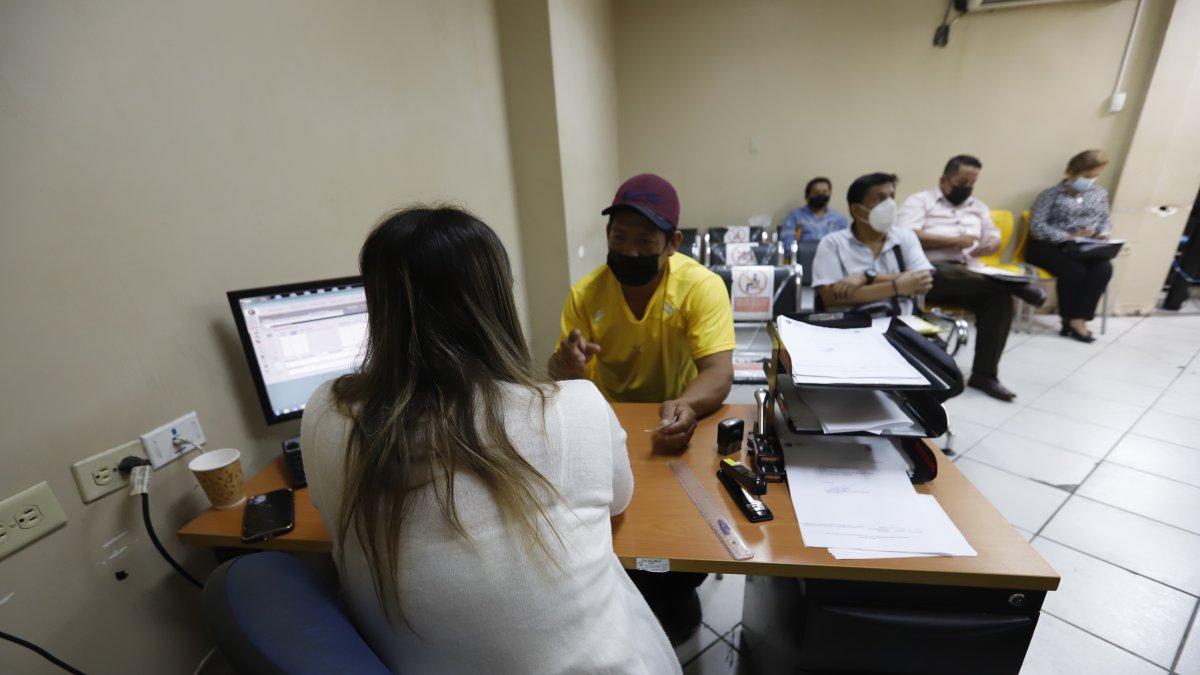 Trámite. Usuarios piden copias certificadas de documentos en la CTE.