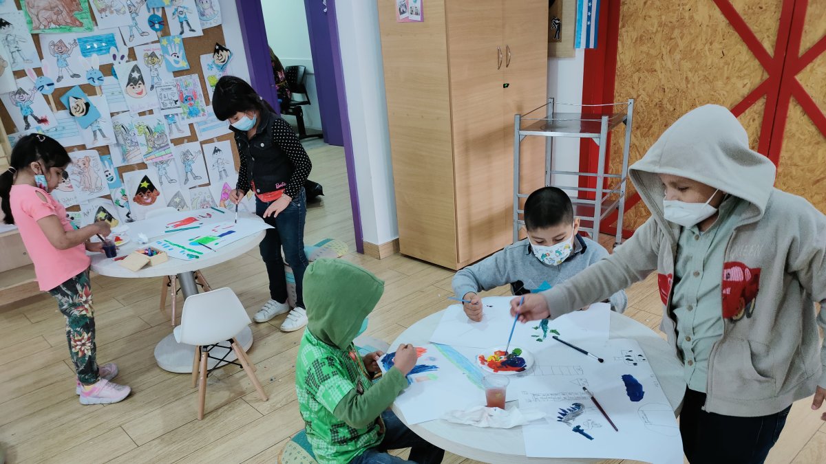 Durante tres semanas, un grupo de niños de Solca aprendió a dibujar y a pintar.