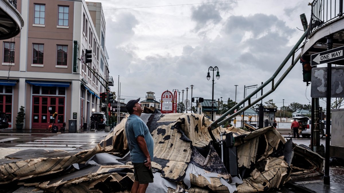 Vista de este 30 de agosto de 2021 de los daños causados por el paso del huracán Ida por Nueva Orleans, Luisiana.