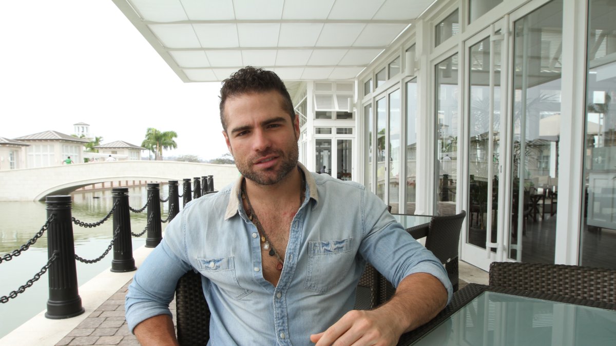 Roberto Manrique confesó que es gay.