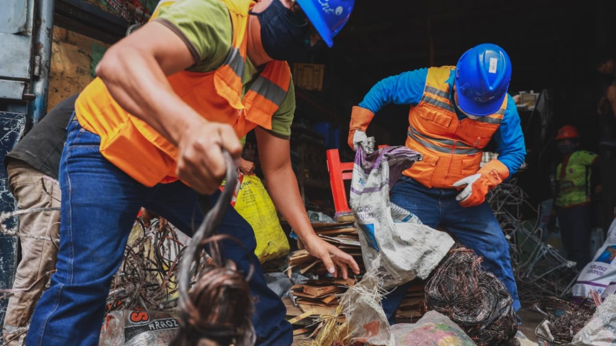 Hecho. Cada vez hay más casos en los que se encuentran estos materiales en centros de acopio.