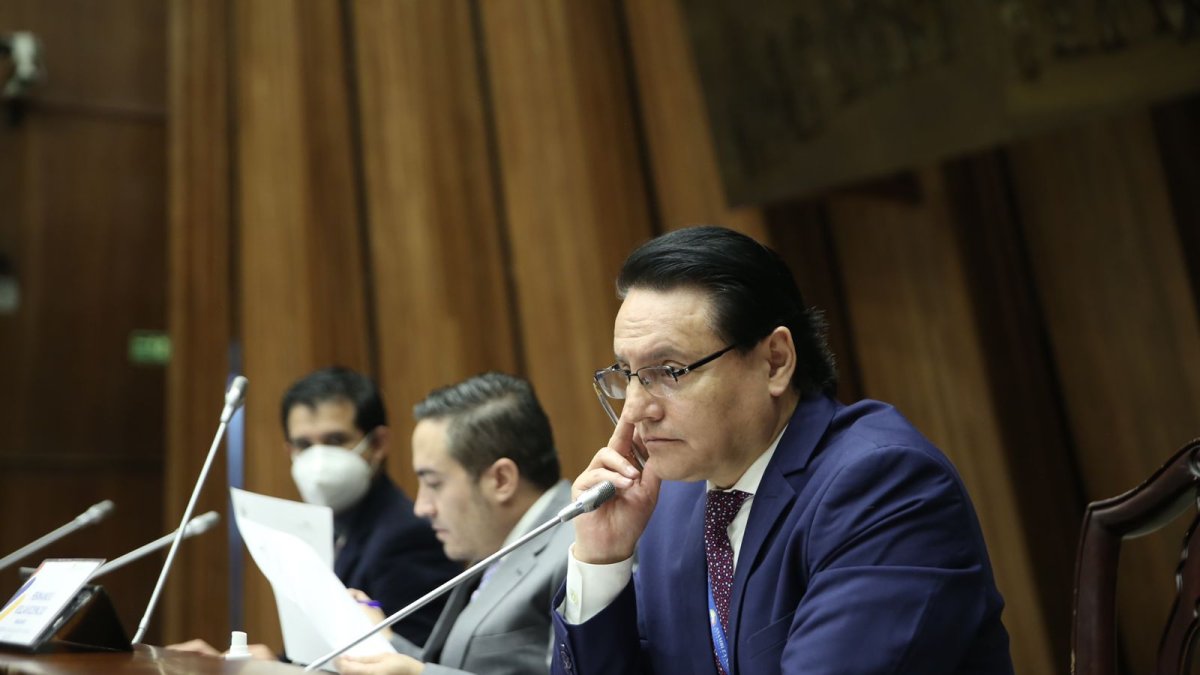 Presidente: Fernando Villavicencio al frente de la Comisión de Fiscalización.