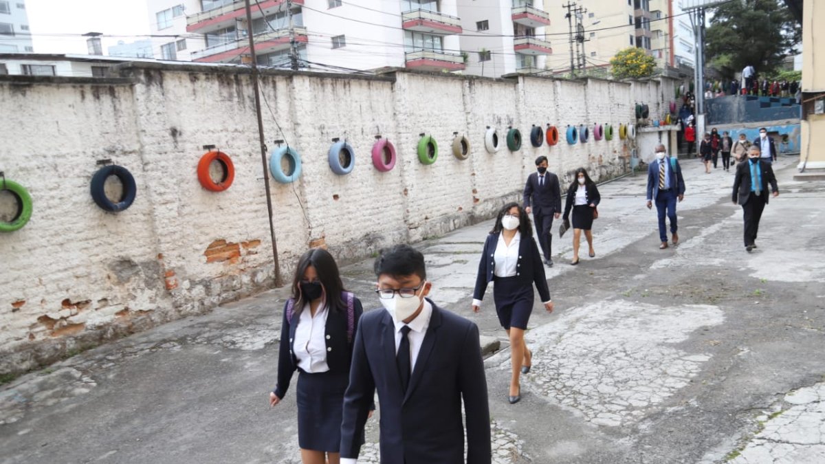 Los estudiantes de la Unidad Educativa Manuela Cañizares compartieron la inauguración del año lectivo con el presidente Guillermo Lasso.