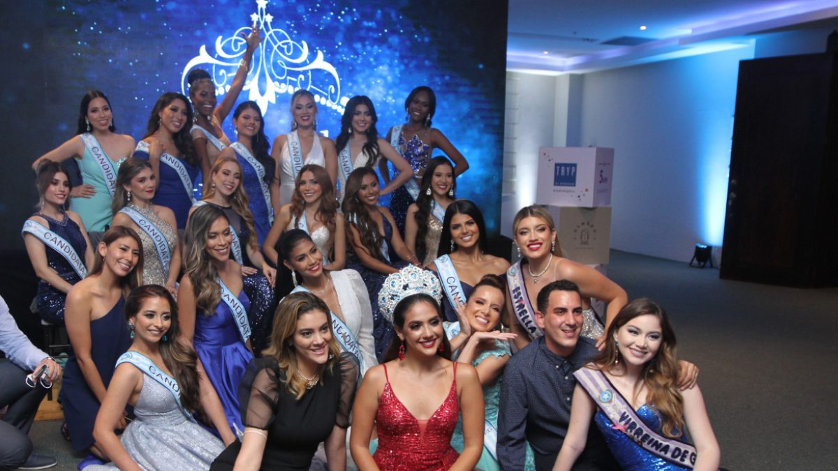 Las candidatas junto al equipo de la organización Reina de Guayaquil.