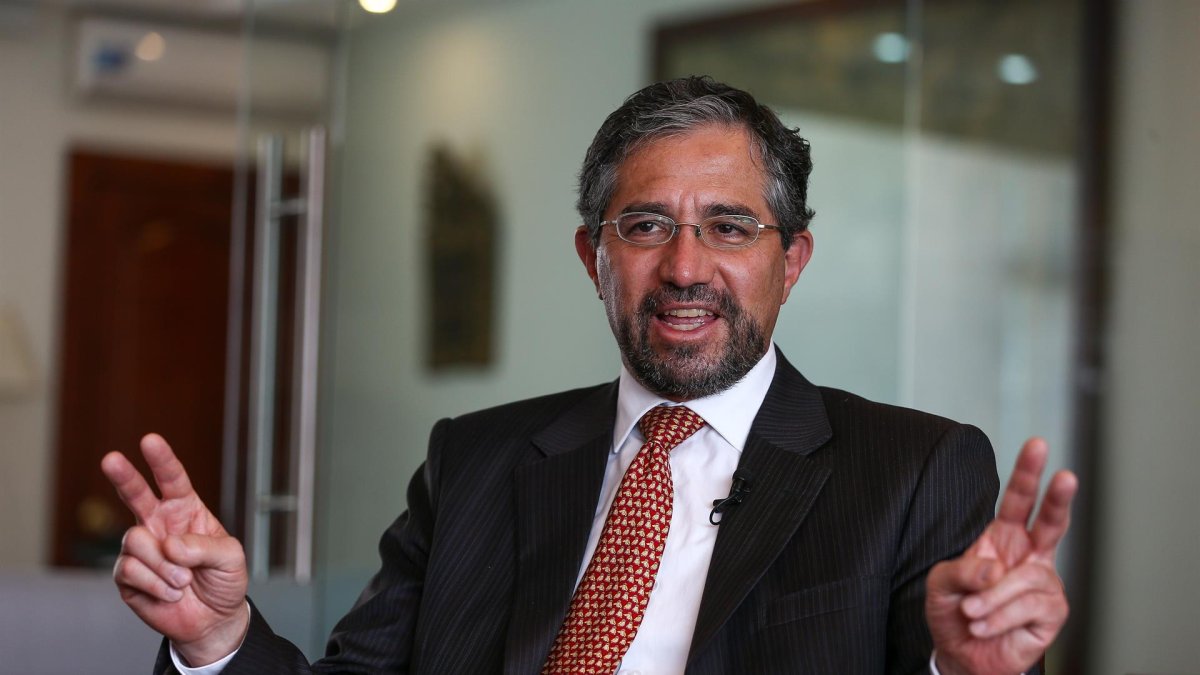 El ministro ecuatoriano de Exteriores, Mauricio Montalvo, durante una entrevista con Efe, hoy en Quito (Ecuador).