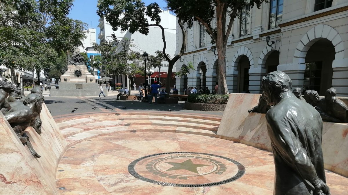 Sitio. El acto cívico se ejecuta en el monumento a la Fragua de Vulcano.