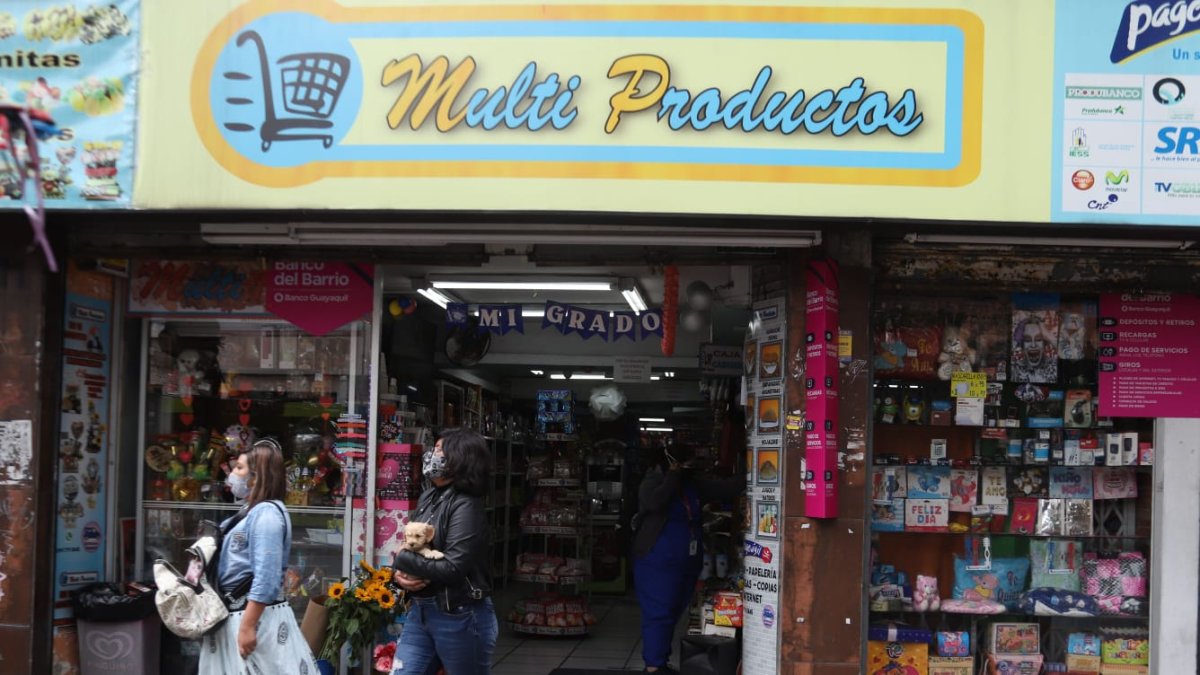 Movimiento. En las calles de La Mariscal hay más movimiento y nuevos comercios atraen a los clientes.