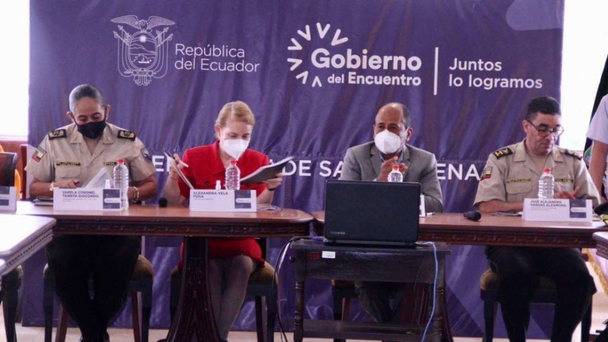 Cita. La ministra de Gobierno, Alexandra Vela, encabezó la reunión.