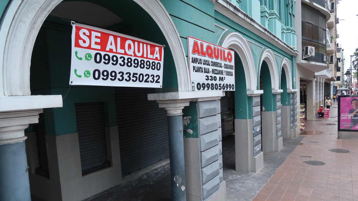 Panorma. Diferentes letreros de 'alquilo' se evidencian en el centro porteño