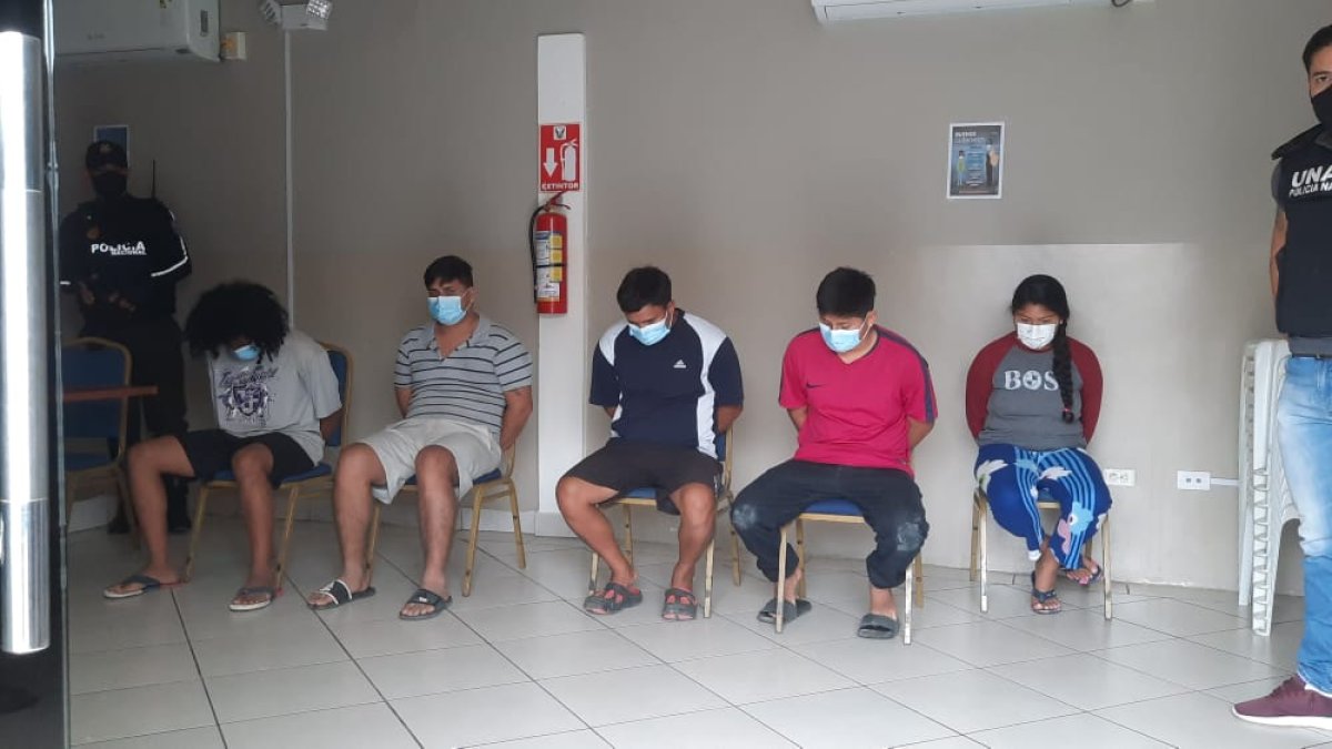 Cuatro hombres y una mujer fueron detenidos cuando intentaban trasladar a la víctima a otro sitio.