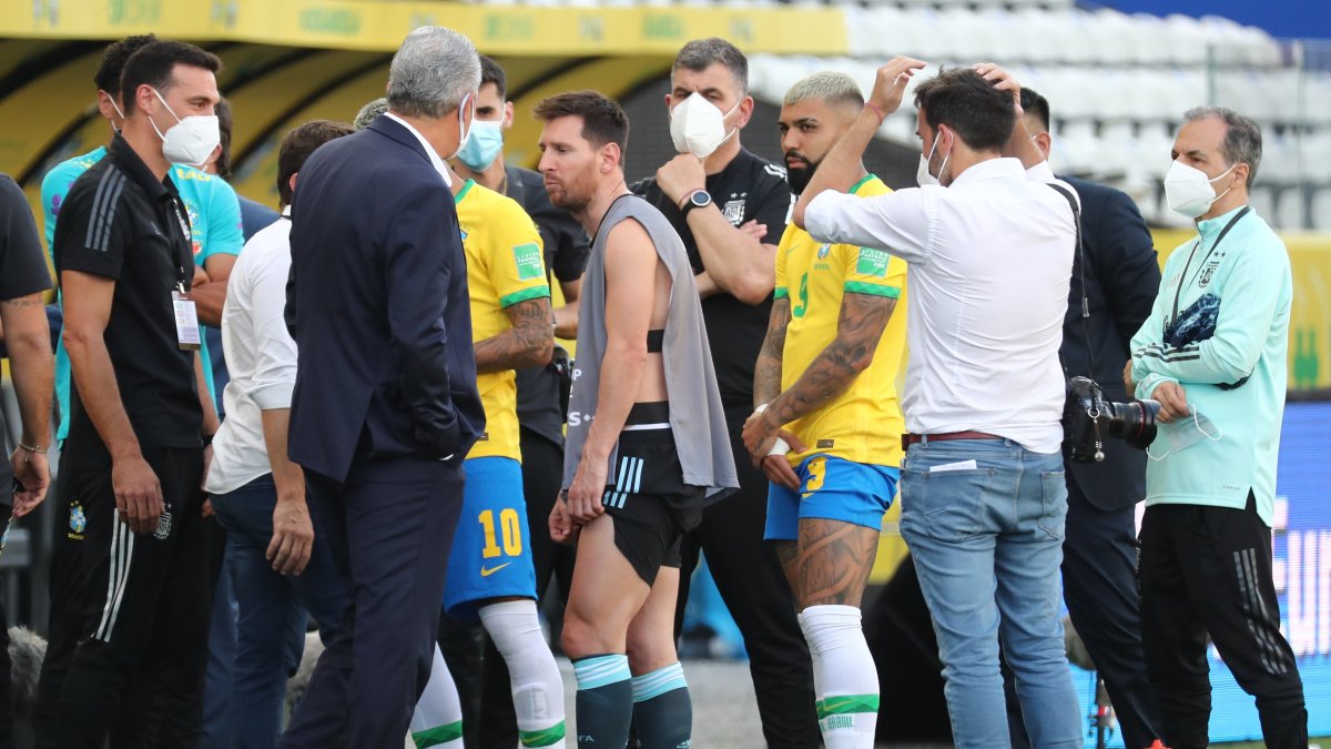 El partido entre Brasil y Argentina no se está jugando debido a un control sanitario en suelo auriverde.