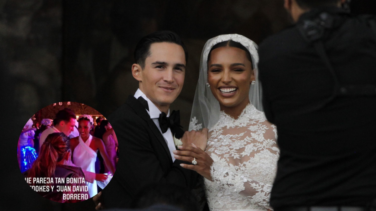 Los novios en el momento al salir de la fiesta.