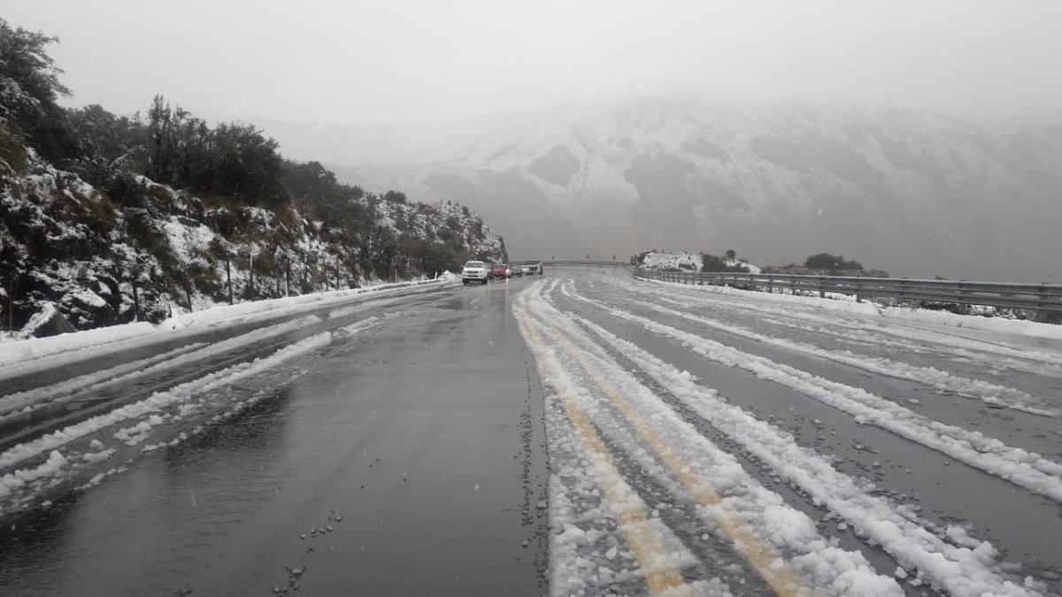Cierre. La vía Pifo-Papallacta fue parcialmente habilitada a la circulación de vehículos.