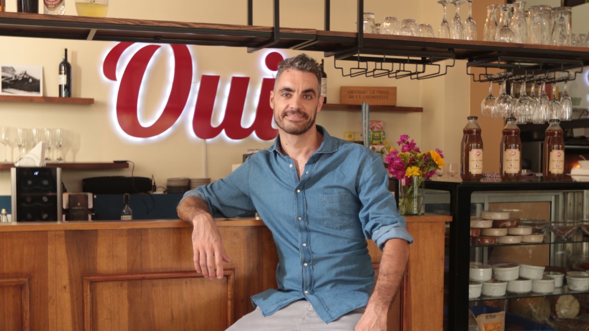 Pese a que llegó a Ecuador por amor, terminó con su novia guayaquileña. Lejos de desanimarse, decidió fijar su residencia en la Perla del Pacífico.